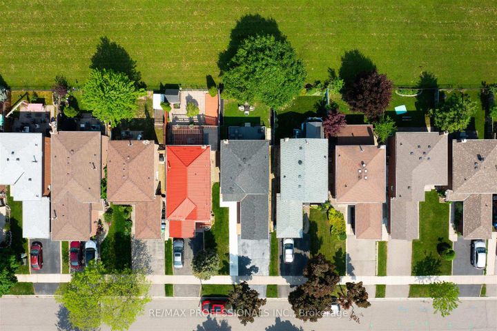 Photo 42 at 3089 Olympus Mews, Meadowvale, Mississauga