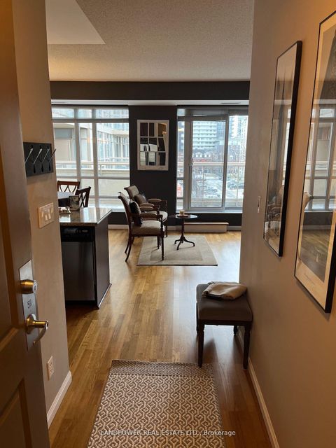 Photo 4 at 511 - 900 Mount Pleasant Road, Mount Pleasant West, Toronto