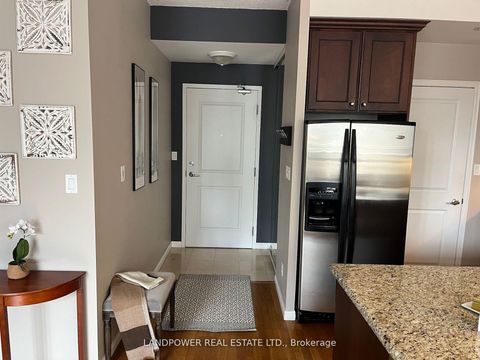 Photo 5 at 511 - 900 Mount Pleasant Road, Mount Pleasant West, Toronto