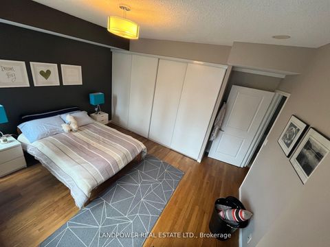 Photo 12 at 511 - 900 Mount Pleasant Road, Mount Pleasant West, Toronto