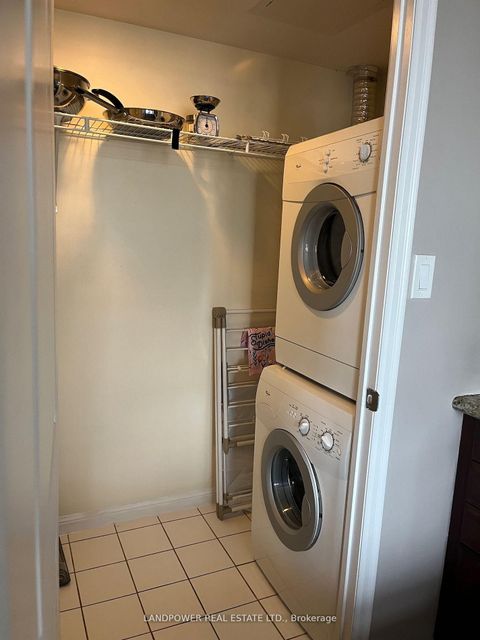 Photo 16 at 511 - 900 Mount Pleasant Road, Mount Pleasant West, Toronto