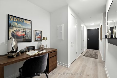 Photo 7 at 206 - 863 St Clair Avenue W, Wychwood, Toronto