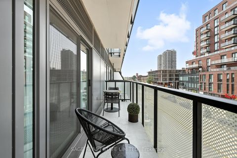 Photo 11 at 301 - 863 St Clair Avenue W, Wychwood, Toronto