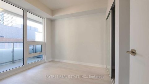 Photo 4 at 809 - 2221 Yonge Street, Mount Pleasant West, Toronto