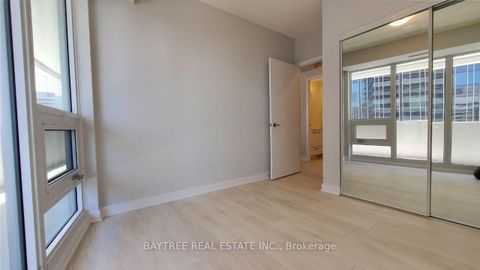 Photo 5 at 809 - 2221 Yonge Street, Mount Pleasant West, Toronto