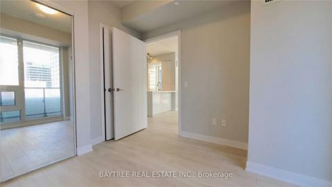 Photo 6 at 809 - 2221 Yonge Street, Mount Pleasant West, Toronto
