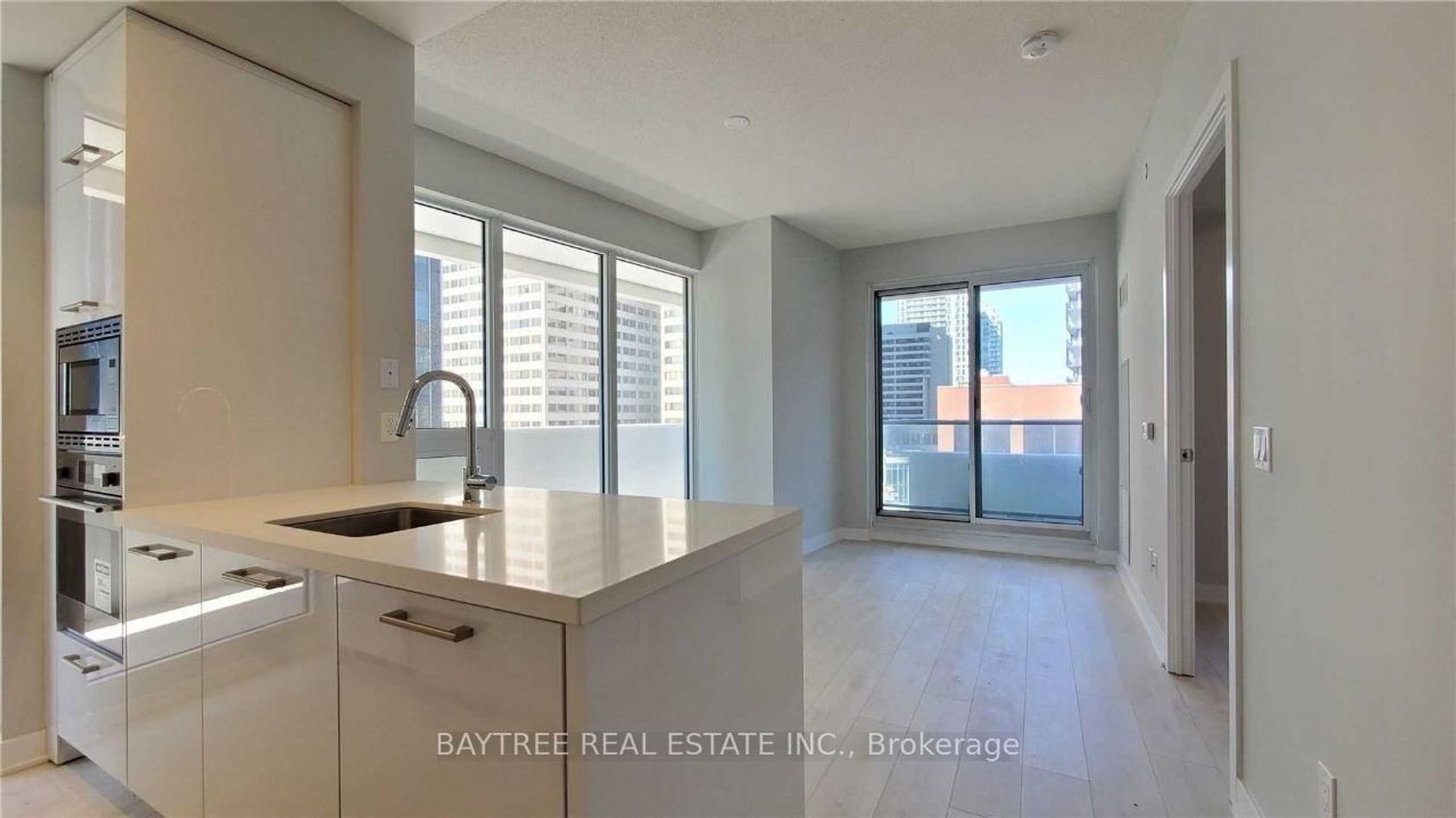 809 - 2221 Yonge Street, Mount Pleasant West, Toronto 
