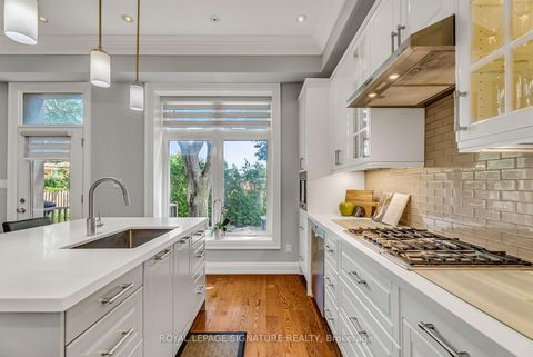 Photo 17 at 27 Caronport Crescent, Donalda, Toronto