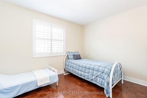 Photo 18 at 45 Via Piani Road, Vellore Village, Vaughan