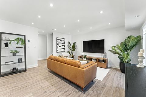 Photo 2 at 326 - 30 Western Battery Road, Niagara, Toronto