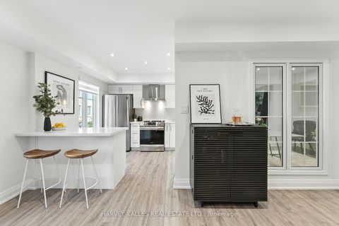 Photo 5 at 326 - 30 Western Battery Road, Niagara, Toronto