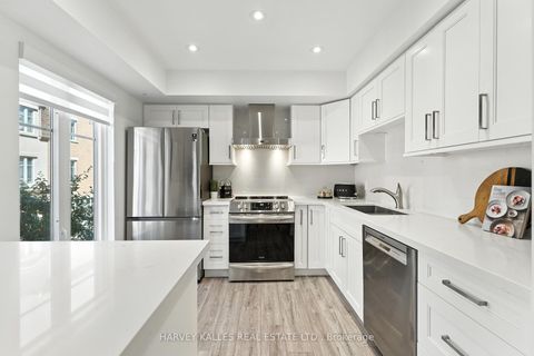 Photo 8 at 326 - 30 Western Battery Road, Niagara, Toronto