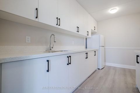 Photo 11 at 602 - 2 Glamorgan Avenue, Dorset Park, Toronto