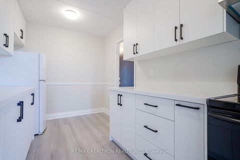 Photo 12 at 602 - 2 Glamorgan Avenue, Dorset Park, Toronto