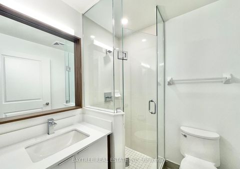 Photo 11 at 544 - 543 Richmond Street W, Waterfront Communities C1, Toronto