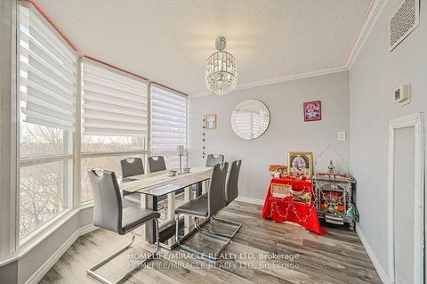 Photo 11 at 511 - 5 Rowntree Road, Jamestown, Toronto