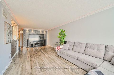 Photo 14 at 511 - 5 Rowntree Road, Jamestown, Toronto