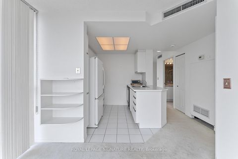 Photo 4 at 2509 - 7 Concorde Place, Don Mills, Toronto