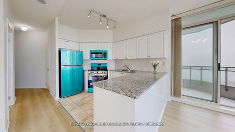 Photo 13 at 2323 - 230 Queens Quay W, Waterfront Communities C1, Toronto