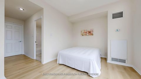 Photo 17 at 2323 - 230 Queens Quay W, Waterfront Communities C1, Toronto