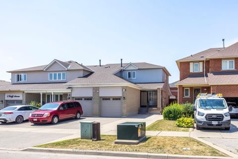 Photo 1 at 10 Crieff Avenue, Maple, Vaughan