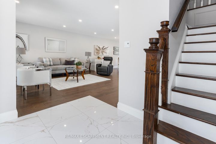 Photo 4 at 436 GOODRAM Drive, Shoreacres, Burlington