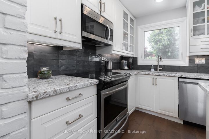 Photo 11 at 436 GOODRAM Drive, Shoreacres, Burlington