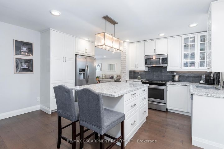 Photo 12 at 436 GOODRAM Drive, Shoreacres, Burlington