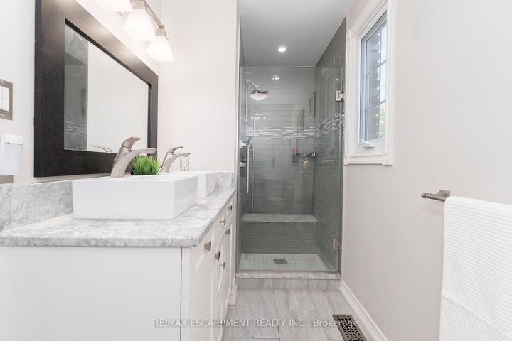 Photo 25 at 436 GOODRAM Drive, Shoreacres, Burlington