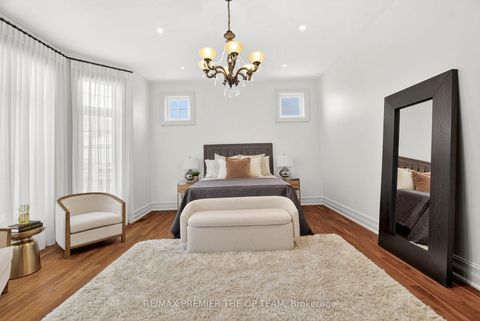 Photo 18 at 24 Grand Vellore Crescent, Vellore Village, Vaughan