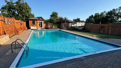 Photo 2 at 29 Mayall Avenue, CFB, Toronto