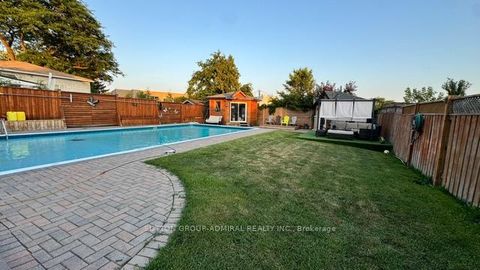 Photo 3 at 29 Mayall Avenue, CFB, Toronto