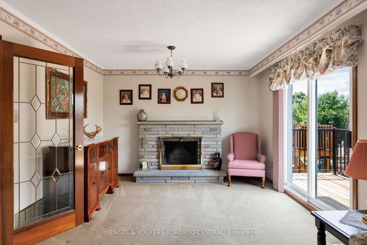 Photo 28 at 231 Shawnee Circle, Pleasant View, Toronto