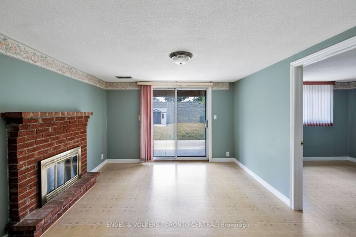 Photo 37 at 231 Shawnee Circle, Pleasant View, Toronto