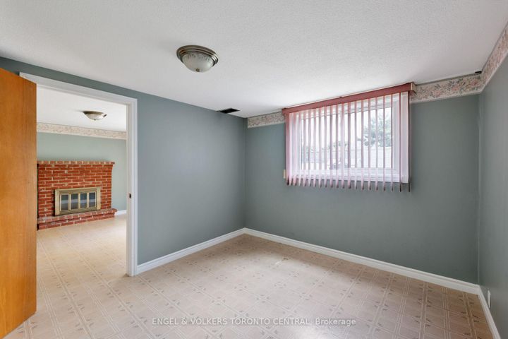 Photo 41 at 231 Shawnee Circle, Pleasant View, Toronto