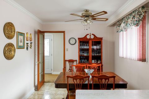 Photo 13 at 231 Shawnee Circle, Pleasant View, Toronto