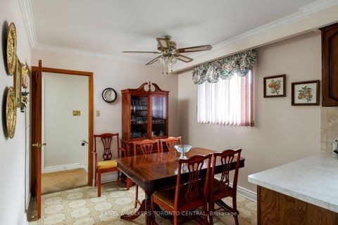Photo 14 at 231 Shawnee Circle, Pleasant View, Toronto