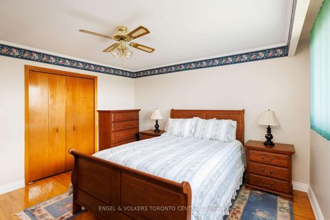 Photo 21 at 231 Shawnee Circle, Pleasant View, Toronto