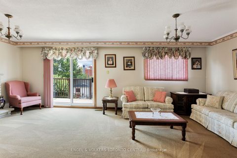 Photo 26 at 231 Shawnee Circle, Pleasant View, Toronto