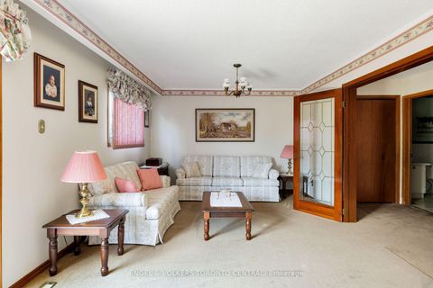 Photo 27 at 231 Shawnee Circle, Pleasant View, Toronto