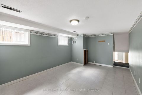 Photo 33 at 231 Shawnee Circle, Pleasant View, Toronto