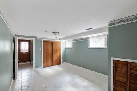 Photo 34 at 231 Shawnee Circle, Pleasant View, Toronto