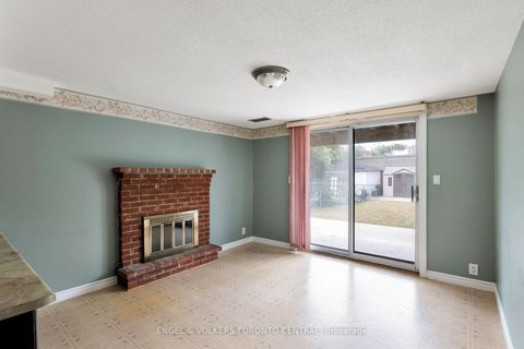 Photo 39 at 231 Shawnee Circle, Pleasant View, Toronto