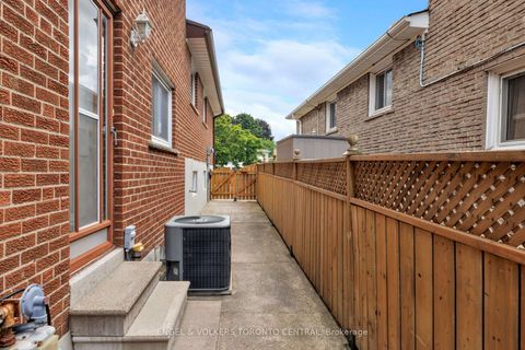 Photo 42 at 231 Shawnee Circle, Pleasant View, Toronto