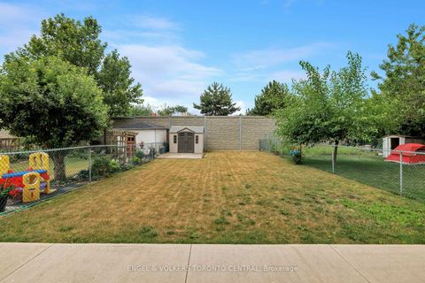 Photo 43 at 231 Shawnee Circle, Pleasant View, Toronto