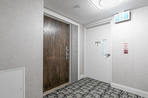 Photo 5 at 226 - 99 Eagle Rock Way, Maple, Vaughan