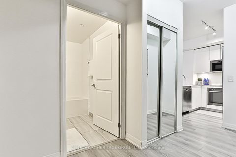 Photo 7 at 226 - 99 Eagle Rock Way, Maple, Vaughan