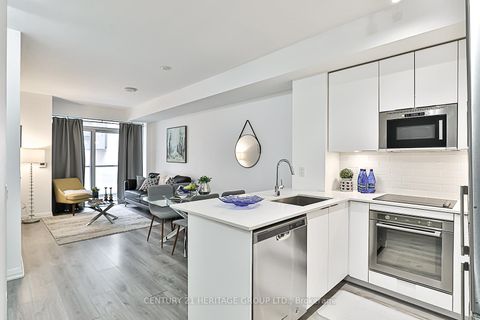 Photo 8 at 226 - 99 Eagle Rock Way, Maple, Vaughan