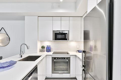 Photo 9 at 226 - 99 Eagle Rock Way, Maple, Vaughan