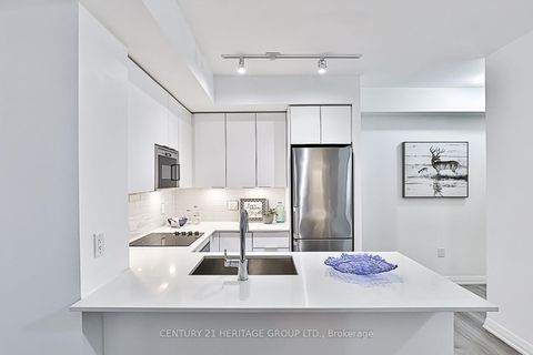 Photo 11 at 226 - 99 Eagle Rock Way, Maple, Vaughan